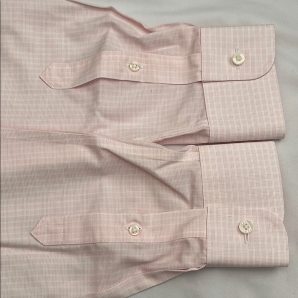 Roundtree & Yorke Pink Dress Shirt with Subtle Pattern - Picture 9 of 9